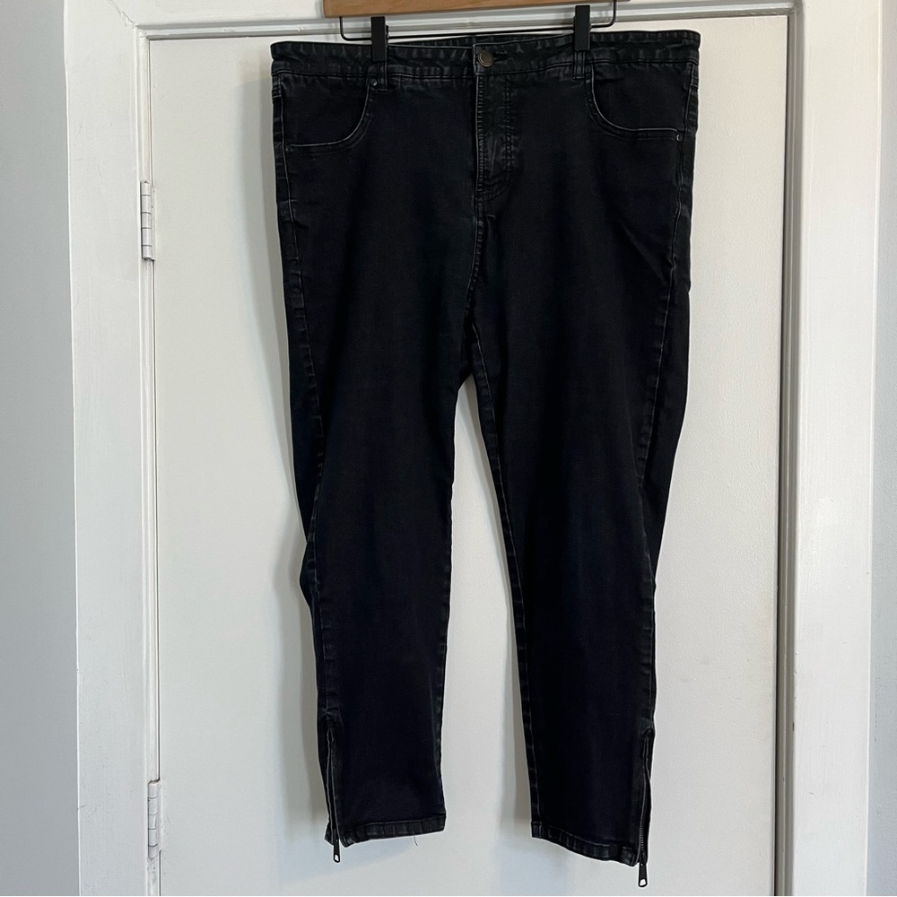 Universal Standard Black Ankle Jeans
